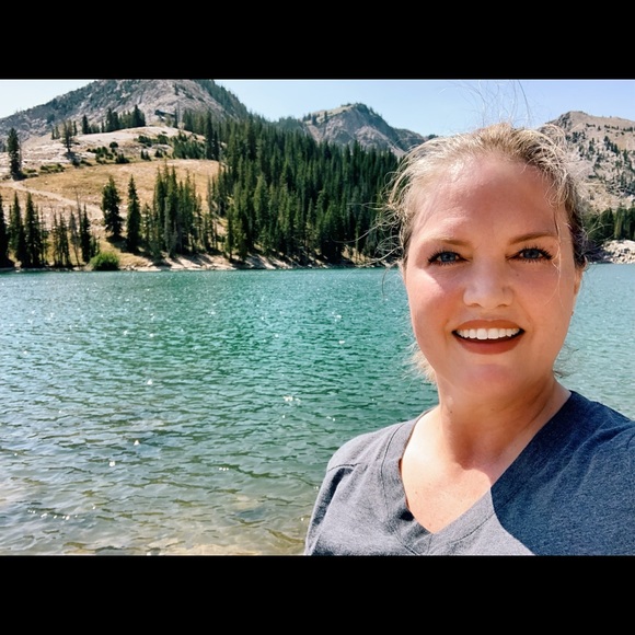 Meet your Posher, Natasha - Picture 2 of 4